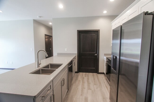 Building Photo - Beautiful 2 Bed, 2 Bath Apartment in PRIME location!  Furnished & Unfurnished Options Available!