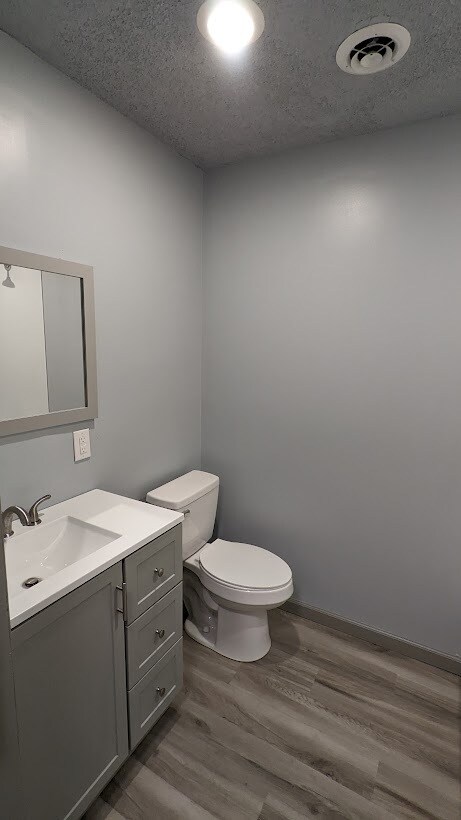 Building Photo - 402 Hickory St