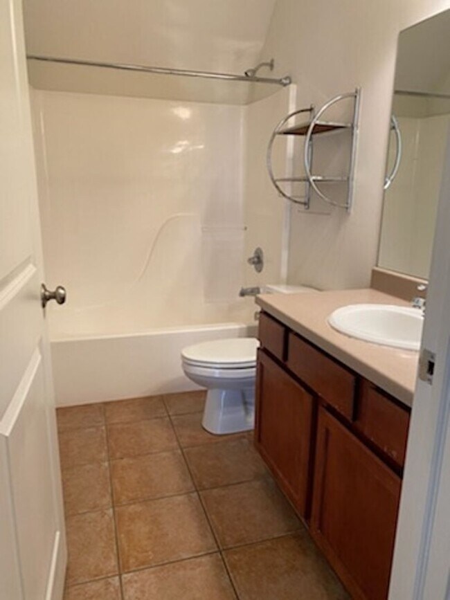 Building Photo - 1117 N College Ave