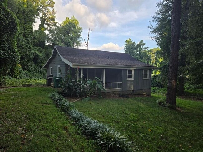 Building Photo - 1105 N Valley Brook Rd