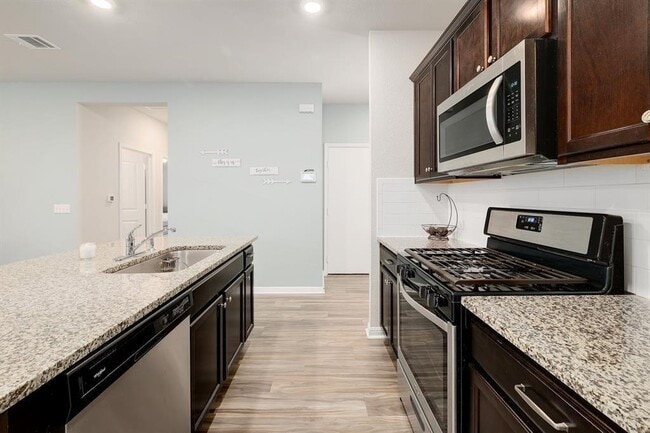 Building Photo - 200 Arrowhead Vine St