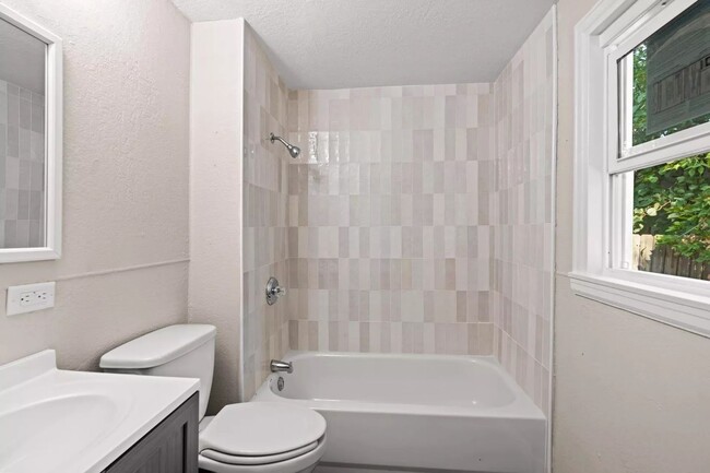 Building Photo - For Rent: Cozy and Adorable 2-Bedroom / 1-...