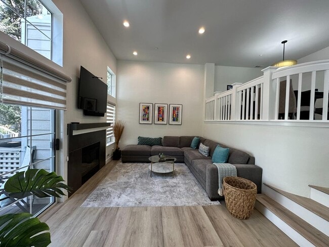 Building Photo - 1 Passage Ln