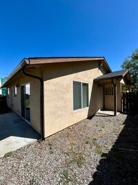 Building Photo - 2 Bedroom, 1 Bath ADU