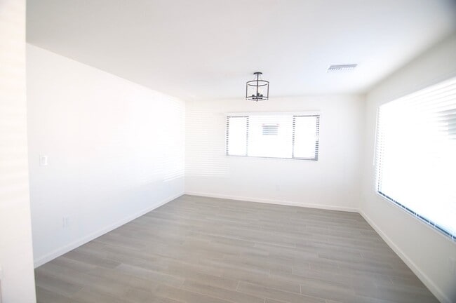 Building Photo - Remodeled Home Near Downtown Chandler!