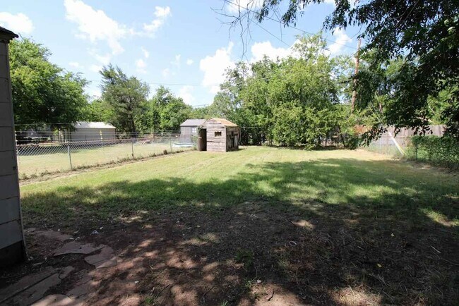 Building Photo - 1640 Hawes Ave