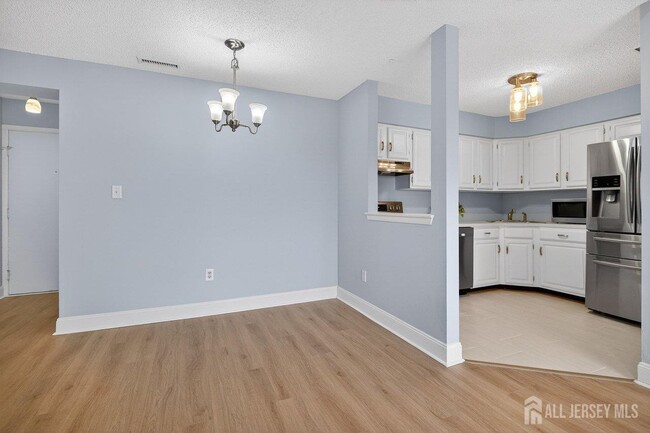 Building Photo - 304 Aspen Dr