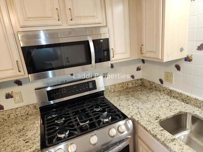 Kitchen Appliances - 88 Beacon St, Unit 9