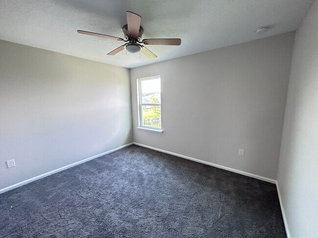 Building Photo - Beautiful 5 Bed 3 Bath in the desired Bannon Lakes Communiity