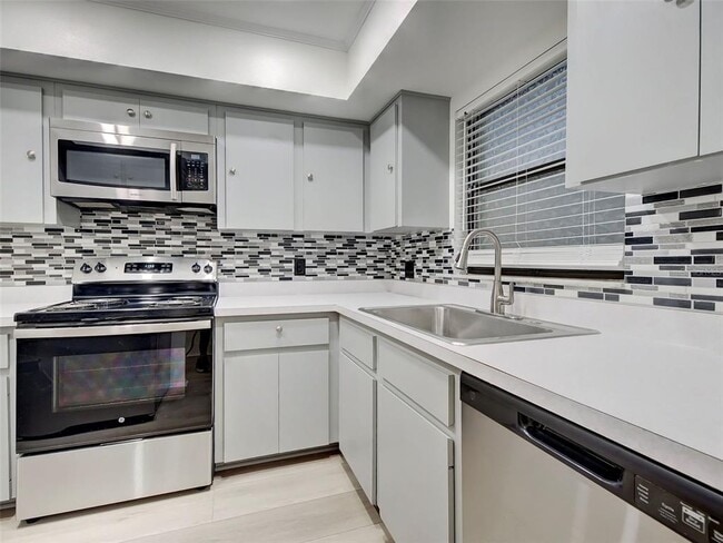 Building Photo - 7237 Cloister Dr