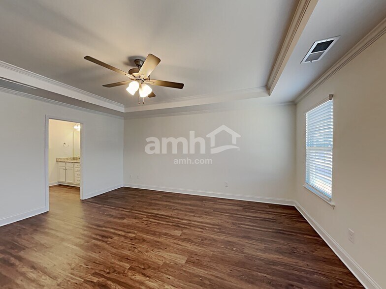 Building Photo - 2409 Garrett Prk Dr