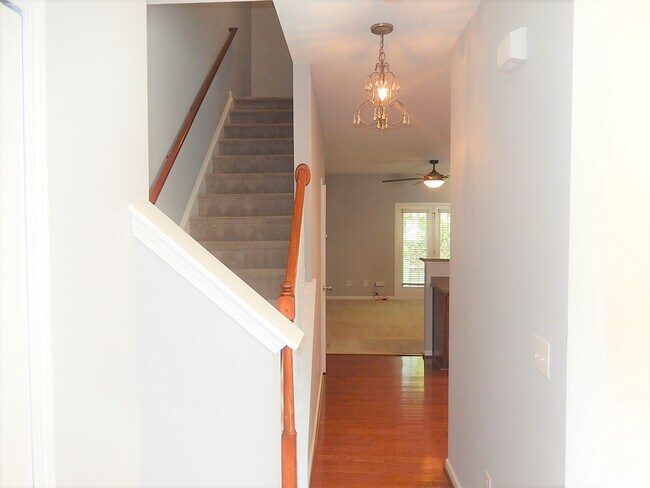 Building Photo - 210 Tallula Ln