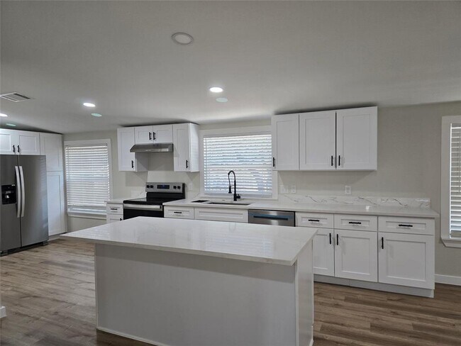 Building Photo - 1304 Eagles Way