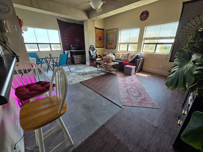 Building Photo - University Tower 2 BR