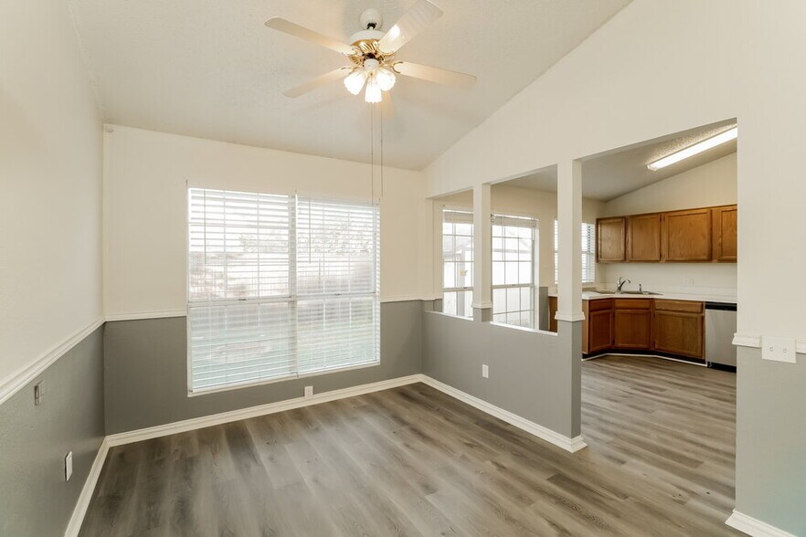 Building Photo - 2504 Creekwood Ln