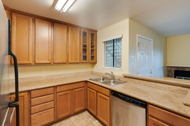 Building Photo - 3715 Tallyho Dr