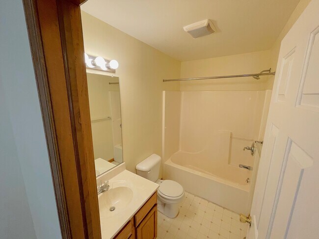 Building Photo - 220 Concord Hill Dr