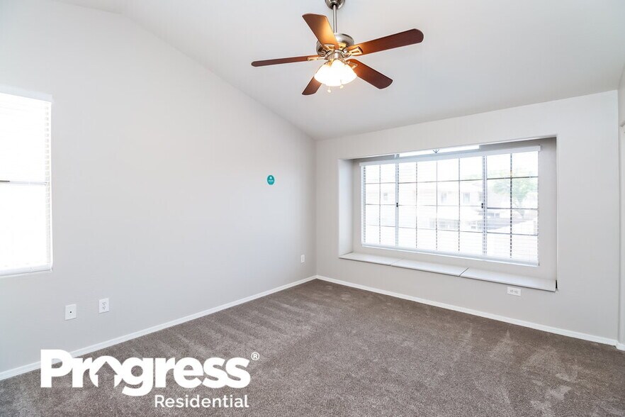 Building Photo - 1130 N Leoma Ln