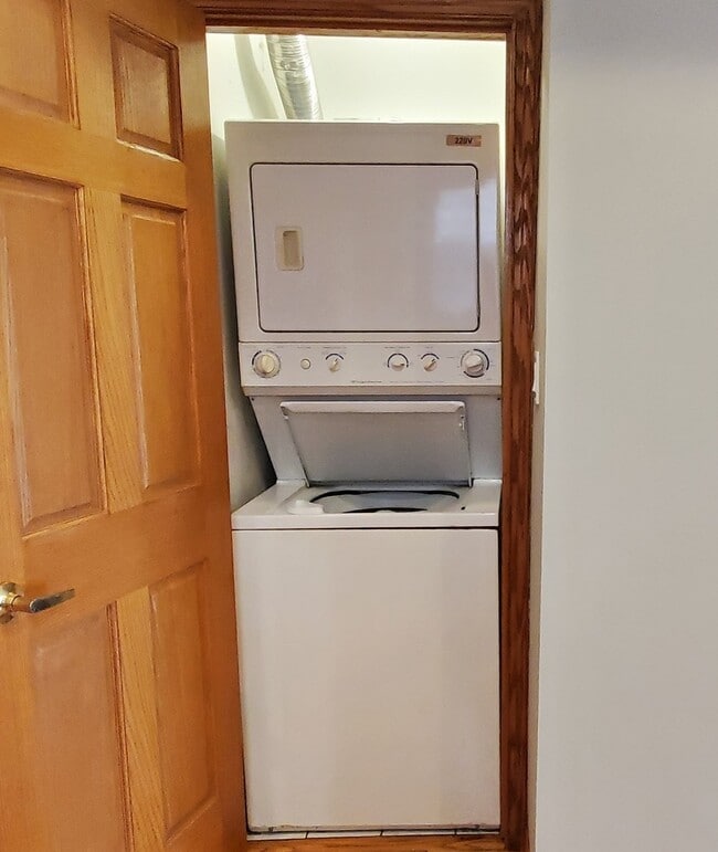 Building Photo - 2554 W Walton St