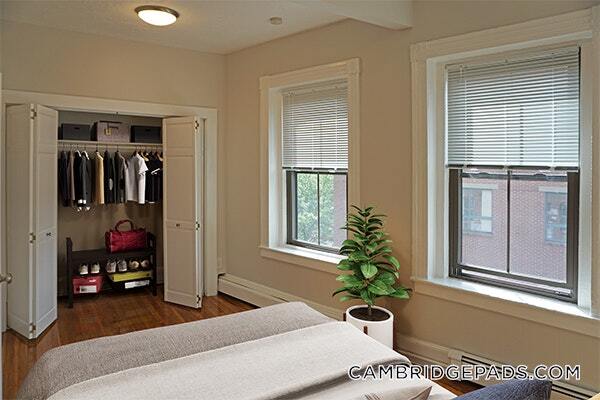 Building Photo - 114 Willow St