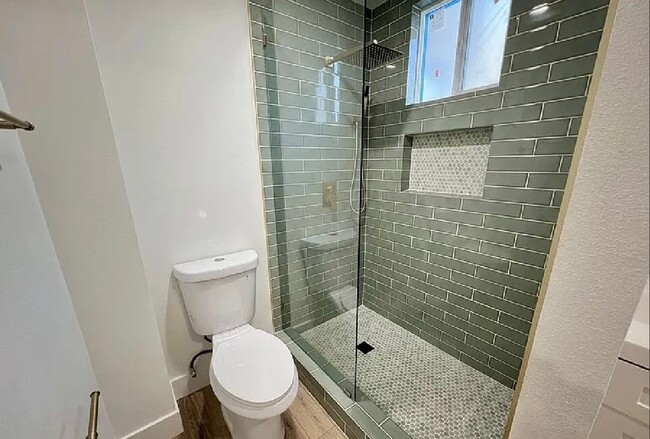 Building Photo - Beautiful Newly Remodeled HUGE 3 bedroom