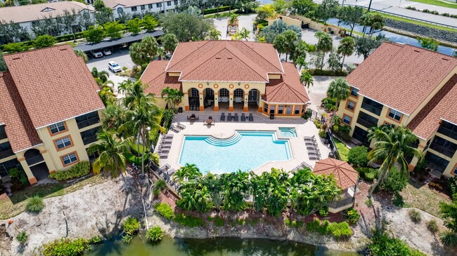 Building Photo - ** FAIRWAY PRESERVE ** 2 BED / 2 BATH CONDO - PET OK! - NORTH NAPLES - ANNUAL RENTAL