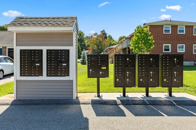 Building Photo - 14 Manor Dr