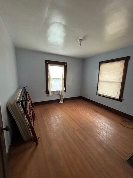 Building Photo - 853 N College St