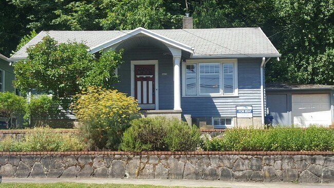 Primary Photo - Charming 2 Bedroom 2 bath home with finish...