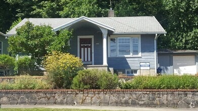 Building Photo - Charming 2 Bedroom 2 bath home with finish...
