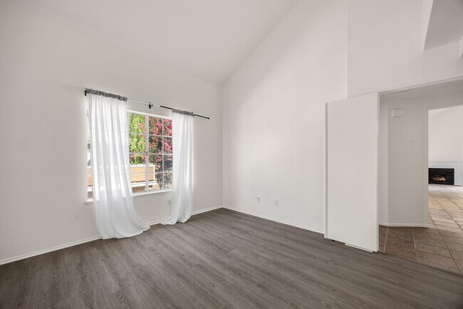 Building Photo - 16540 Graystone Dr. #126