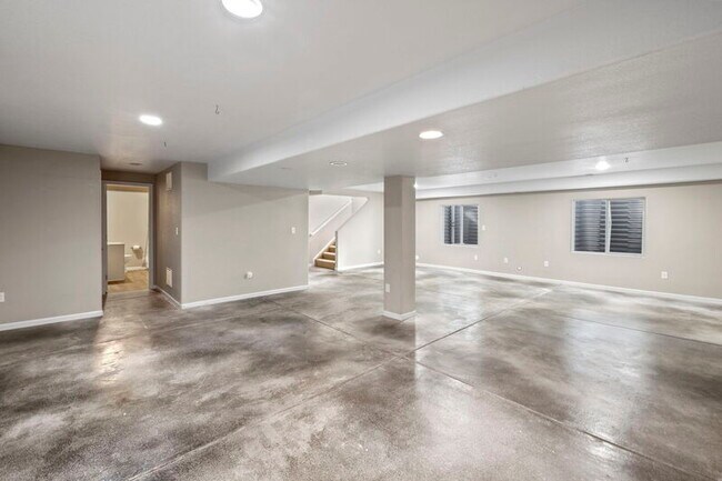 Building Photo - 626 Rolling Rock Point