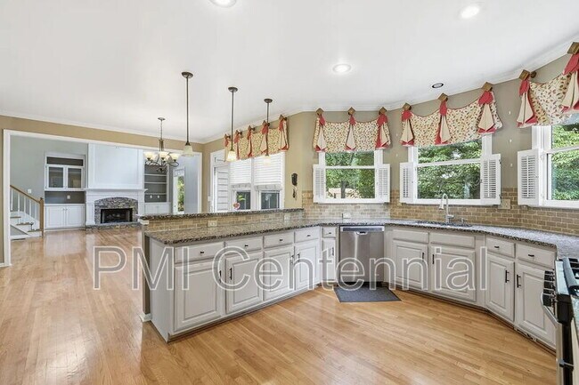 Building Photo - 120 Creekside Park Dr