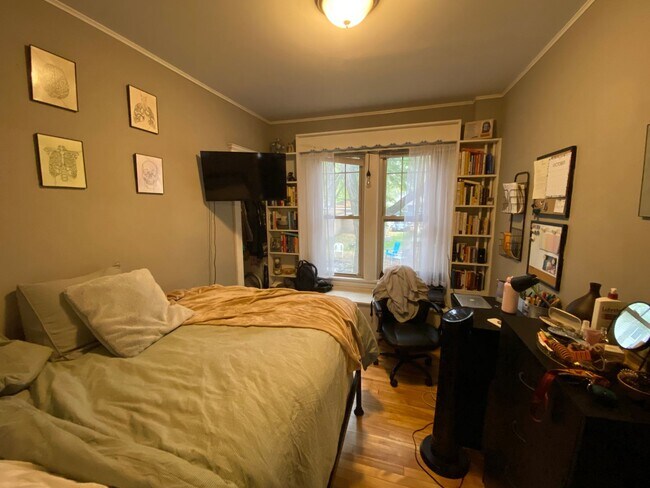 Building Photo - 1801 Talmage Ave SE