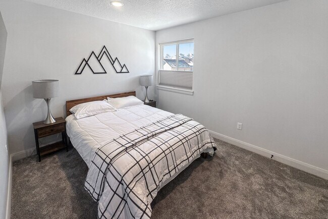Building Photo - 6521 Silver Creek Dr