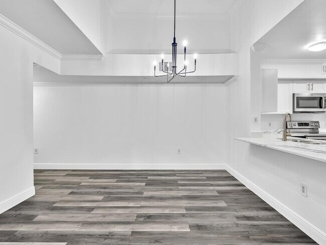 Building Photo - 2433 Centergate Dr