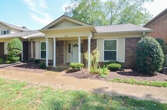 Building Photo - 230 Boxwood