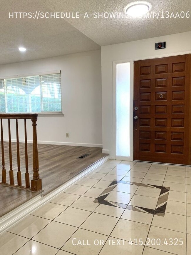 Building Photo - 4840 Minas Dr