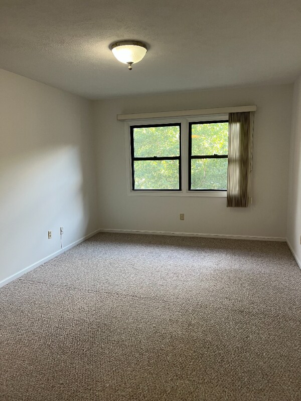 Building Photo - 427 6th Ave W