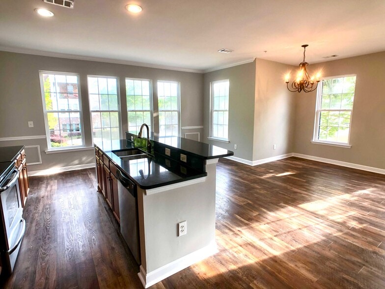 Kitchen/Breakfast/Dining - 2834 Howard Ave