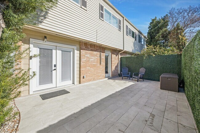 Building Photo - 13062 Trail Hollow Dr