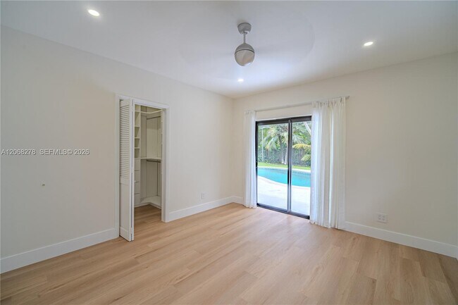 Building Photo - 1825 Alamanda Dr