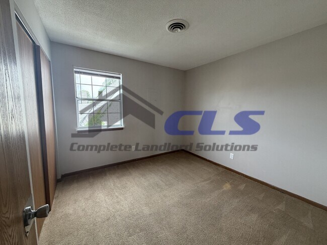 Interior Photo - 820 Poplar Street