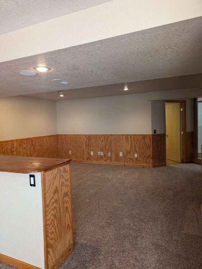 Building Photo - Spacious 4-Bed, 3-Bath Home for Rent in Be...