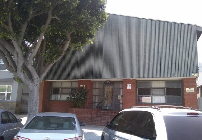 Building Photo - 245 Linden Ave