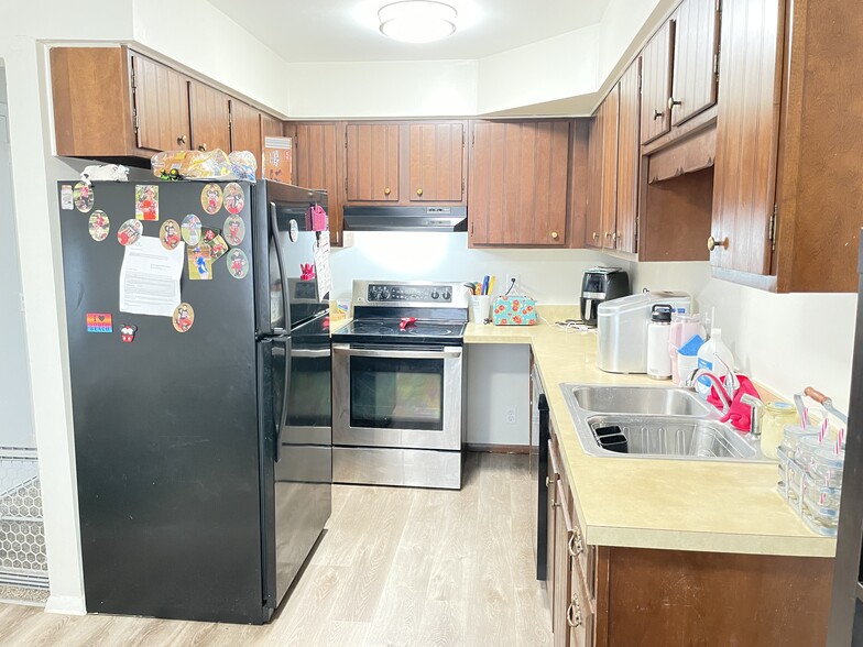 Building Photo - 961 High Meadow Dr