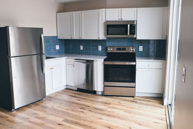 Building Photo - 754 Mt Vernon Ave