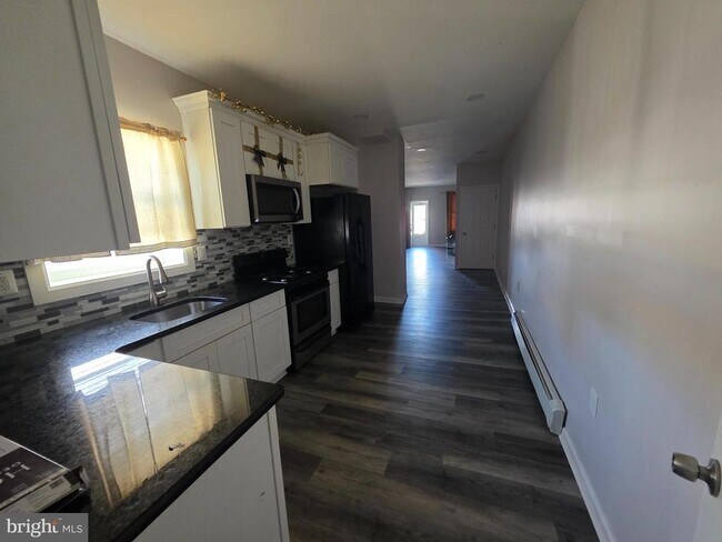 Building Photo - 305 Lafayette Ave