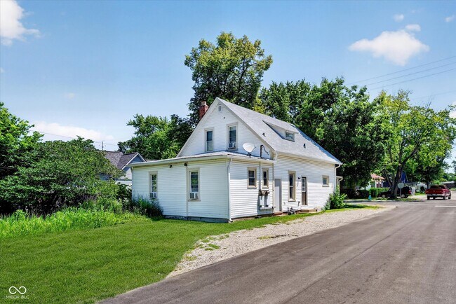 Building Photo - 100 N Muessing St