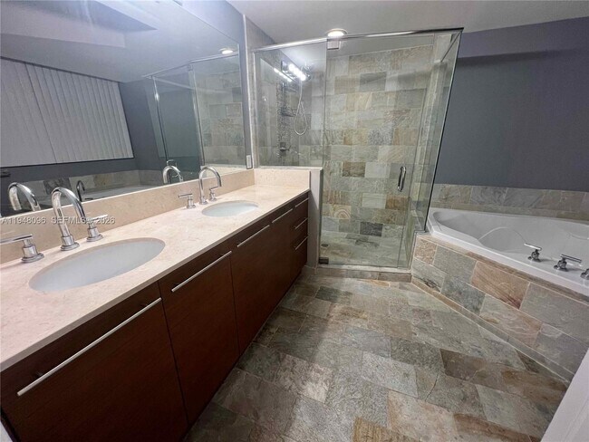 Building Photo - 2641 N Flamingo Rd